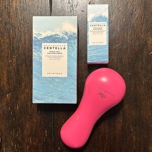 Hot Pink Clarisonic Mia 🩷 with Charger and Extra-Special Skincare Gift!